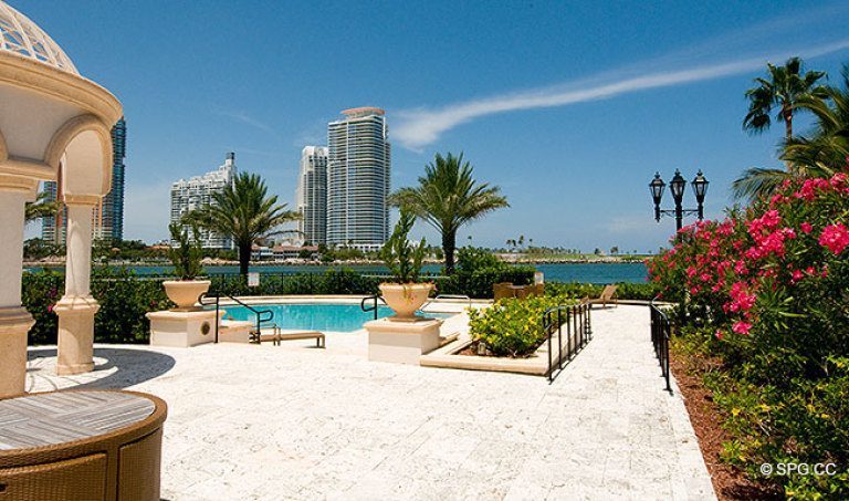 Fisher Island, é uma curta viagem de balsa para Miami Beach