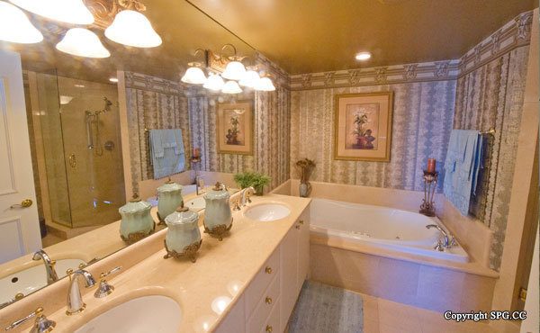 Master Bathroom at Luxury Oceanfront Residence 21A, Tower II, The Palms Condominiums, 2110 North Ocean Boulevard, Fort Lauderdale Beach, Florida 33305, Luxury Seaside Condos 