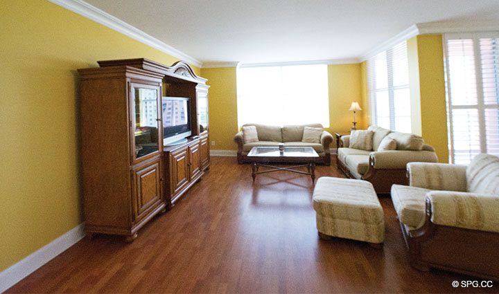 Spacious Living Room at Luxury Oceanfront Residence 6B, Tower I, The Palms Condo, 2100 North Ocean Boulevard, Fort Lauderdale Beach, Florida 33305, Luxury Waterfront Condos