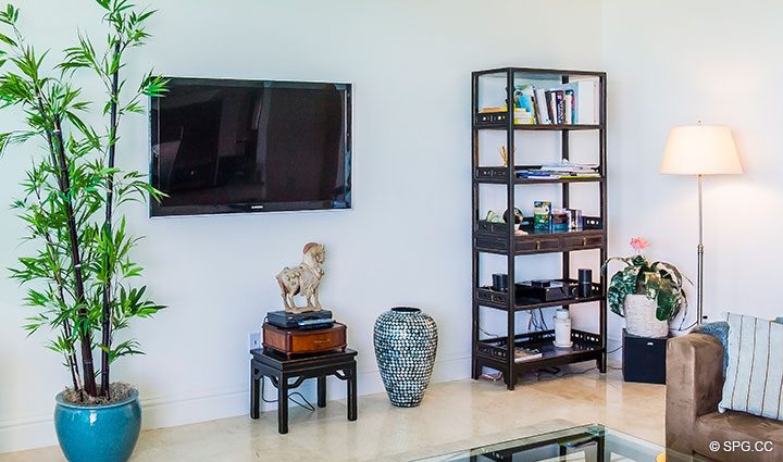 Sala interior Residence 902 En Renta en One Bal Harbour, Luxury Oceanfront Condos en Bal Harbour, Miami, Florida 33154.