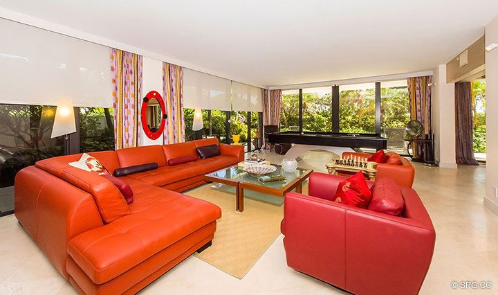 От пола до потолка стекла в Residence R1C1 в Стратфорд, Luxury Oceanfront кондоминиумов в Палм-Бич, штат Флорида 33480.