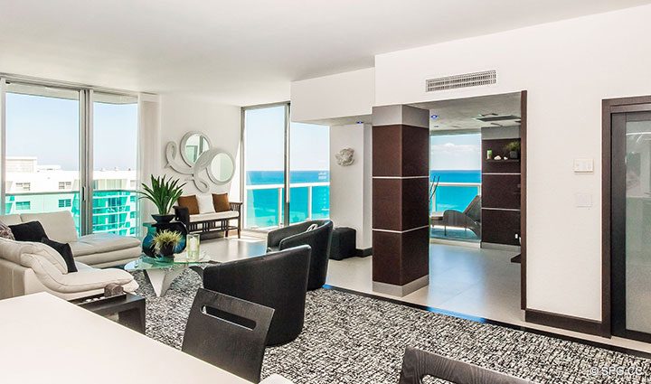Вид с кухни внутри пентхауса 10 в Sian Ocean Residences, Luxury Oceandom Condominiums Hollywood Beach, Florida 33019