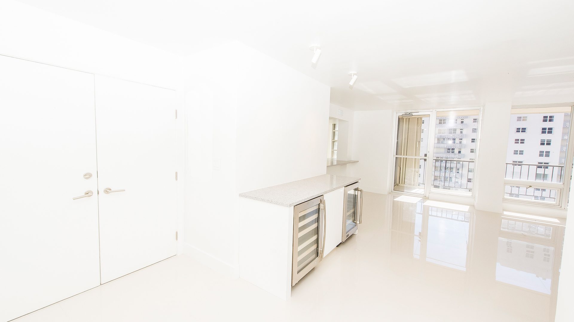 Residence 10J For Sale at Plaza South, Fort Lauderdale, Florida 33308