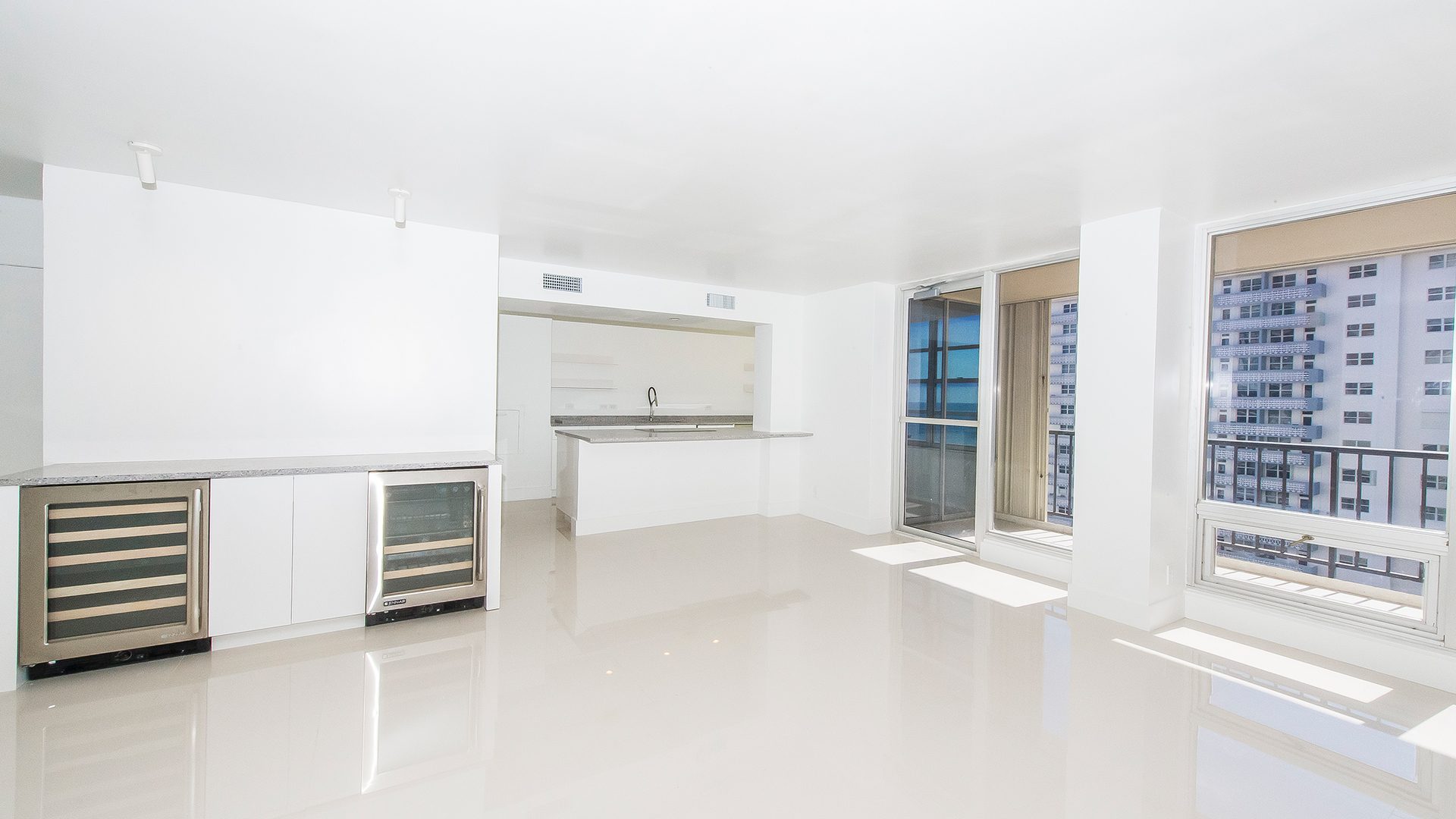 Residence 10J For Sale at Plaza South, Fort Lauderdale, Florida 33308