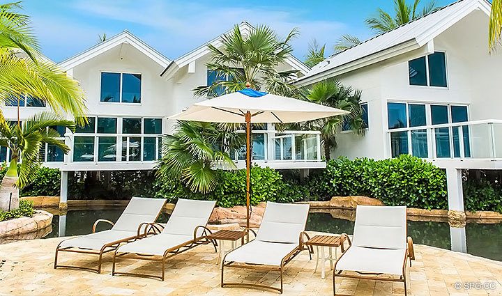 2 Poolside Cabanas for Residence 1402/3 at The Continuum, Luxury Oceanfront Condominiums in Miami Beach, Florida 33139.