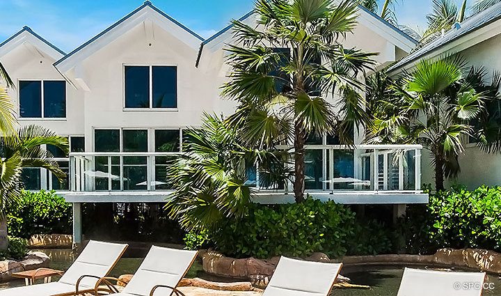 2 Luxurious Cabanas for Residence 1402/3 at The Continuum, Luxury Oceanfront Condominiums in Miami Beach, Florida 33139.