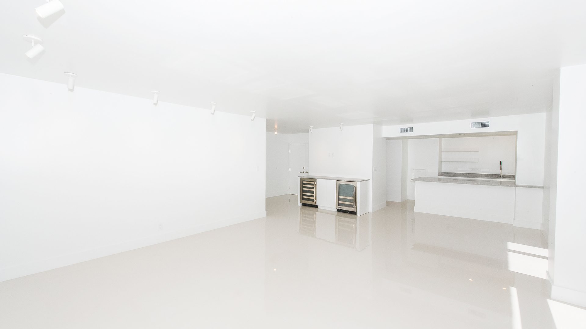 Residence 10J For Sale at Plaza South, Fort Lauderdale, Florida 33308