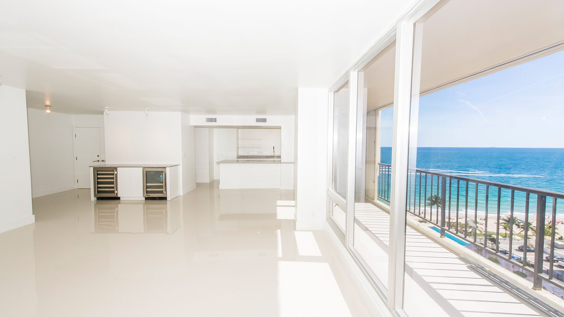 Residence 10J For Sale at Plaza South, Fort Lauderdale, Florida 33308