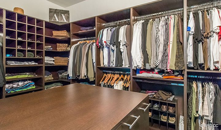 Большой гардероб в пентхаусе 10 в резиденциях Sian Ocean, роскошные апартаменты с видом на океан Голливуд-Бич, штат Флорида 33019