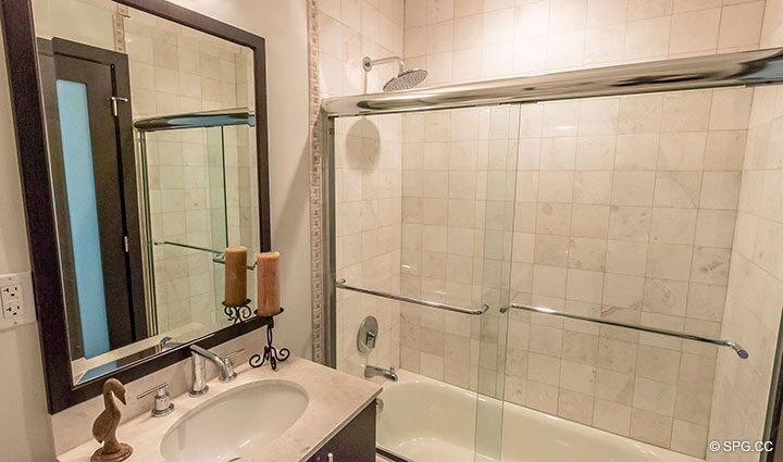 Гостевая баня в пентхаусе 10 в Sian Ocean Residences, Роскошные апартаменты с видом на океан Голливуд-Бич, Флорида 33019