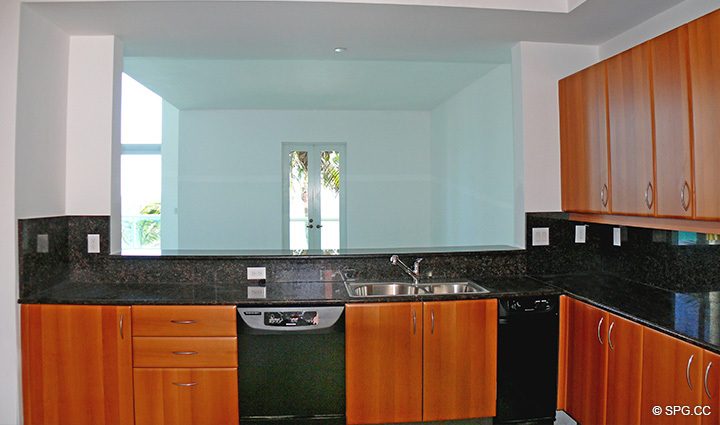 Master Bath, Luxury Residence II at The Palms Condominium located in Fort Lauderdale 33305, Luxury Oceanside Condos