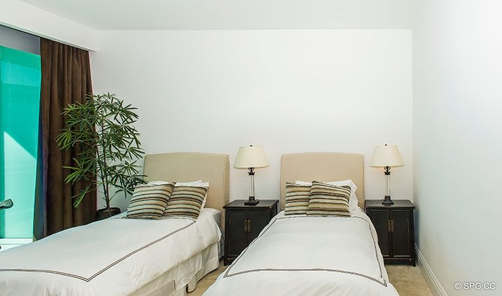 Invitado dormitorio interior Residence 902 En Renta en One Bal Harbour, Luxury Oceanfront Condos en Bal Harbour, Miami, Florida 33154.