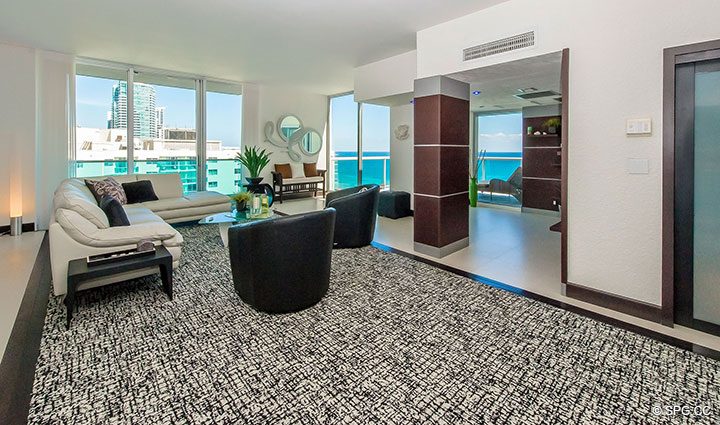 Wohnzimmer in Penthouse 10 bei Sian Ocean Residences, Luxus Oceanfront Eigentumswohnungen Hollywood Beach, Florida 33019