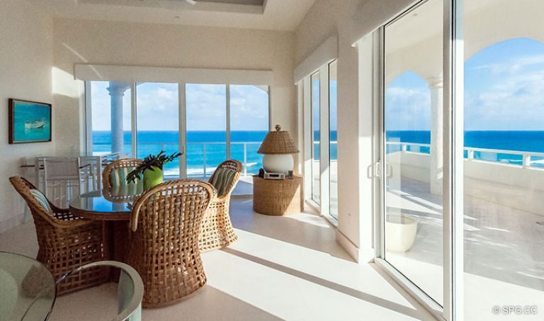 Berakfast Bereich Terrasse Zugang innerhalb 7 Penthouse in Bellaria, Luxury Oceanfront Condominiums in Palm Beach, Florida 33480.