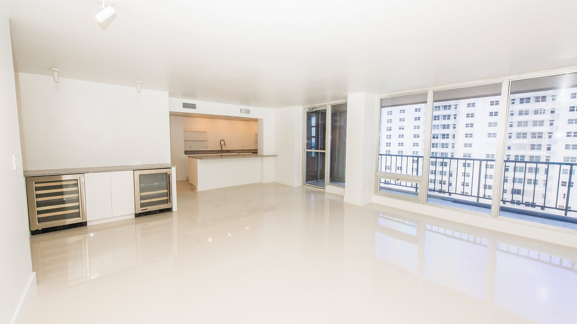 Residence 10J For Sale at Plaza South, Fort Lauderdale, Florida 33308