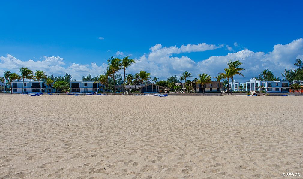 Strand von Oceanage, Luxury Oceanfront Condominiums auf 1650 S Ocean Lane, Ft Lauderdale, FL 33316 gelegen