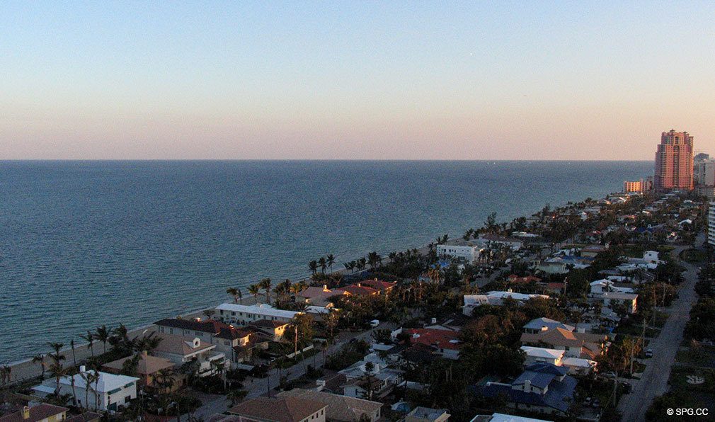 Vista para o mar no por do sol em L'Hermitage, Luxo Oceanfront Condominiums Localizado em 3100-3200 North Ocean Boulevard, Fort Lauderdale, Florida 33308